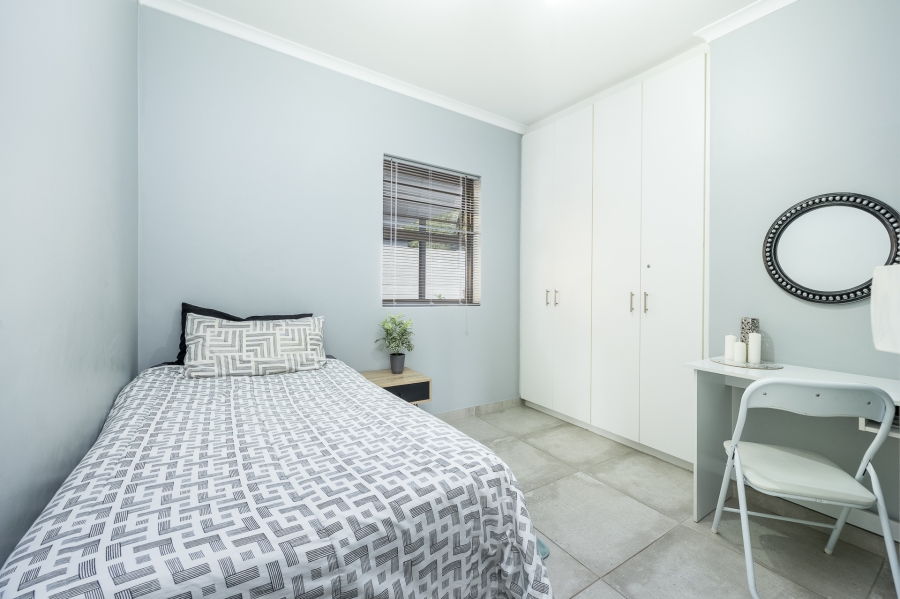 4 Bedroom Property for Sale in Uitzicht Western Cape